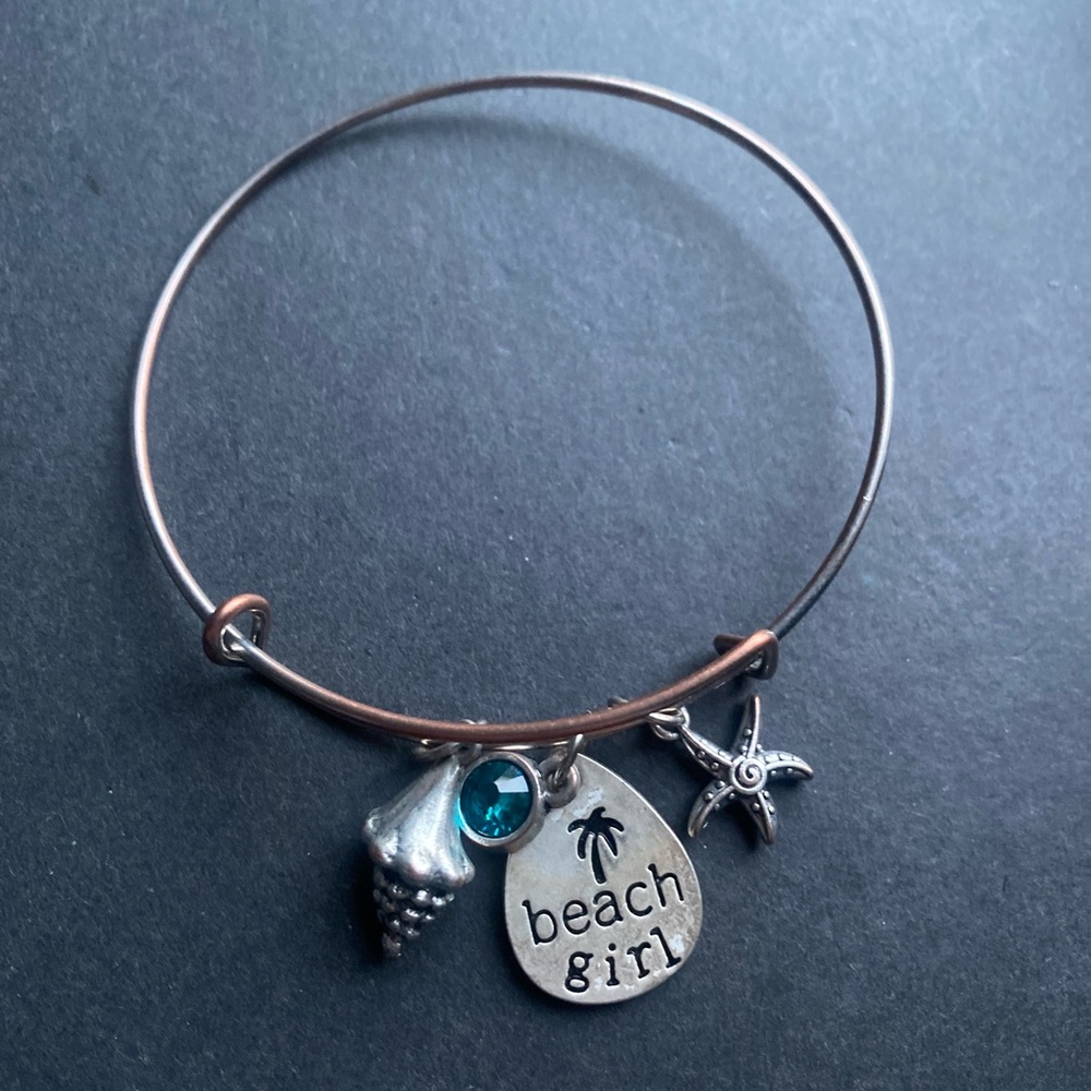 ⚠️ Silver toned bracelet with beach girl charm plus a shell and a starfish